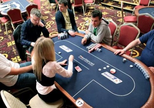 Турнирный покер