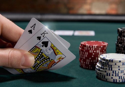 Как выигрывать в покер?