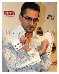 Антонио Эсфандиари