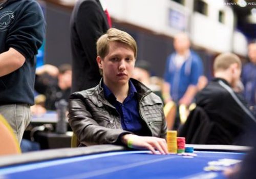 Иван Сошников лидирует после первого дня турнира суперхайроллеров EPT Прага